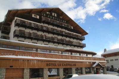 アルプデュエズのHOTEL CASTILLANはホテル前から滑ってリフト乗り場へアクセス